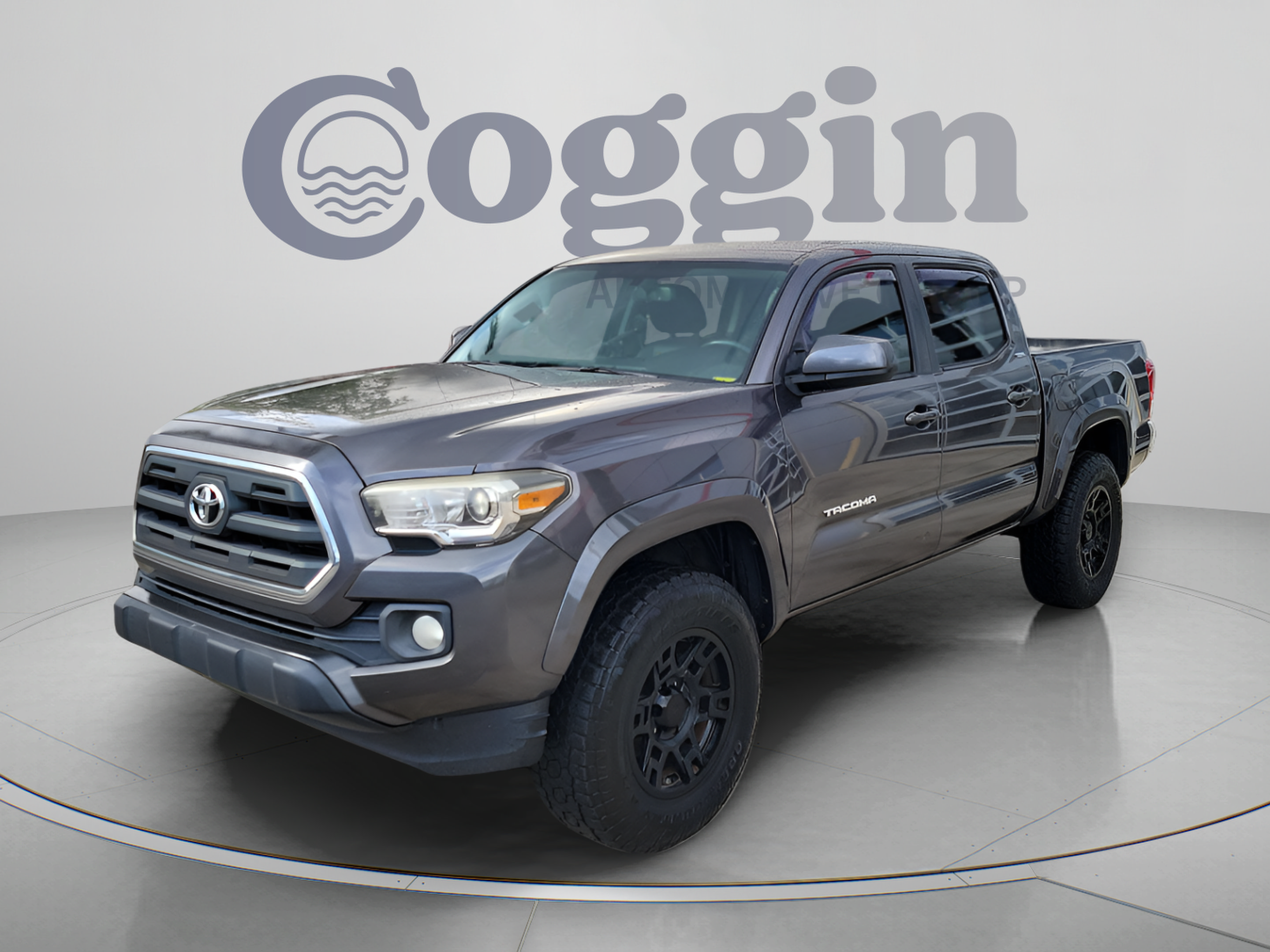 Used 2017 Toyota Tacoma SR5 w/ Tow Package AWD/4WD image 2