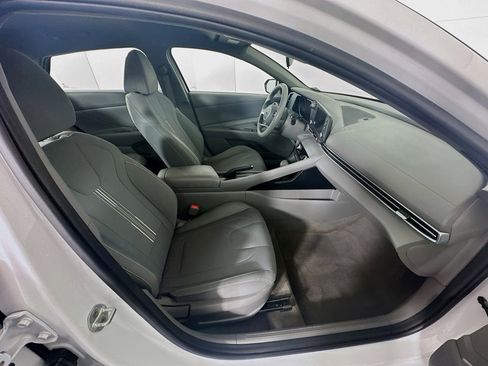 Used 2022 Hyundai Elantra SEL image 29