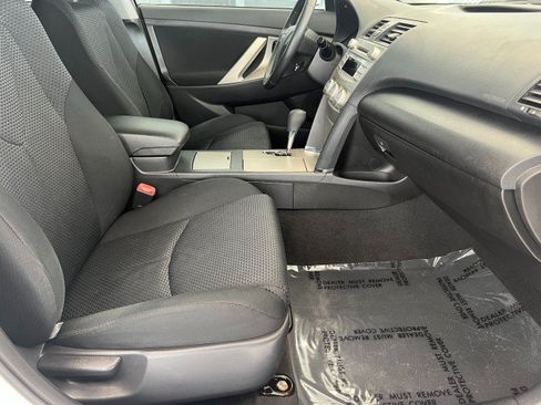 Used 2010 Toyota Camry LE FWD image 14