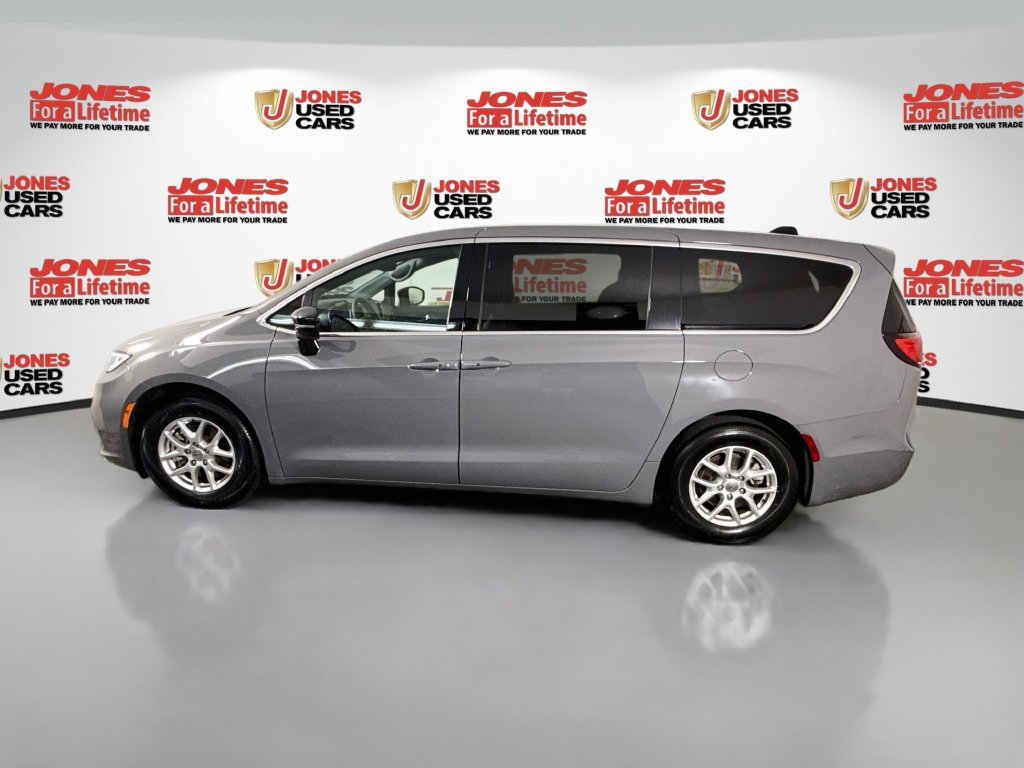 Used 2025 Chrysler Pacifica Select FWD image 15