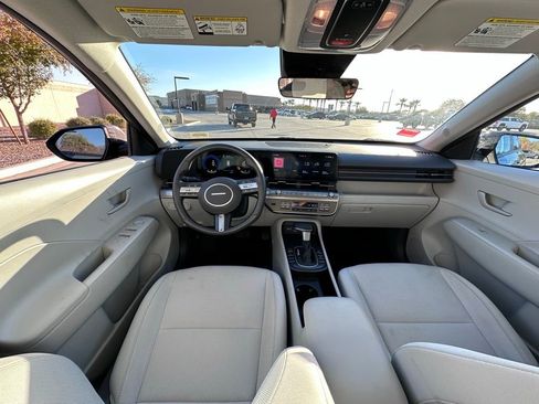 Used 2025 Hyundai Kona SEL image 9