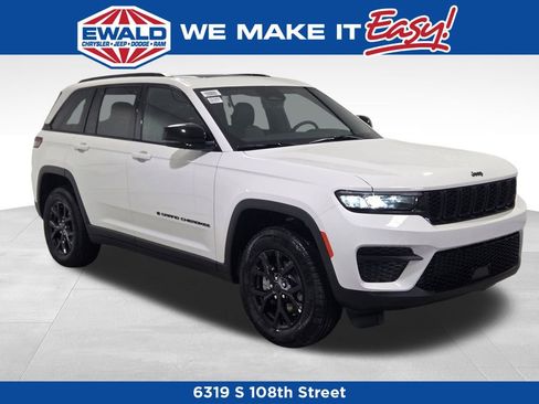 New 2025 Jeep Grand Cherokee Altitude image 15