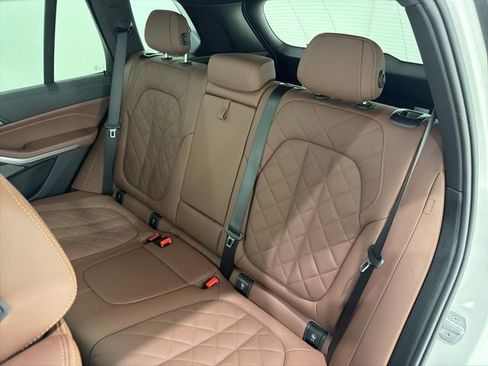 Certified 2024 BMW X5 xDrive40i w/ Premium Package AWD/4WD image 16
