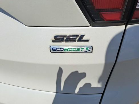 Used 2018 Ford Escape SEL w/ Ford Safe & Smart Package FWD image 11
