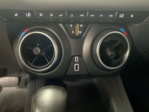 Used 2019 Chevrolet Blazer LT FWD image 16