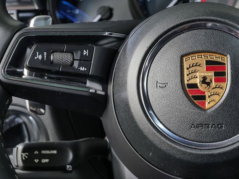 Used 2022 Porsche Macan AWD/4WD image 12