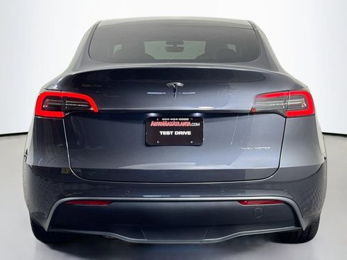 Used 2022 Tesla Model Y Long Range image 7