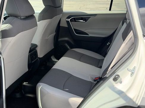 Used 2025 Toyota RAV4 XLE FWD image 18