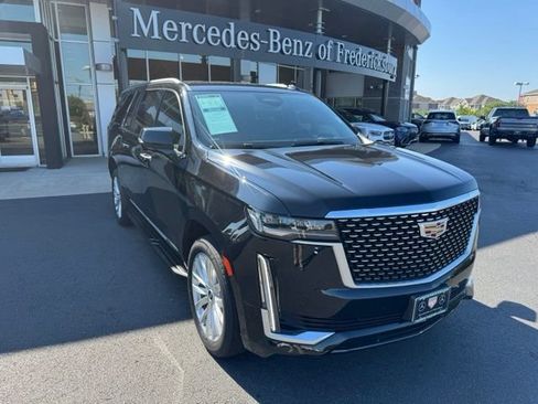 Used 2023 Cadillac Escalade ESV Luxury AWD/4WD image 1