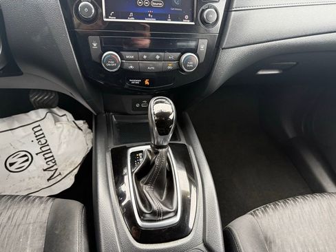 Used 2018 Nissan Rogue SV image 12