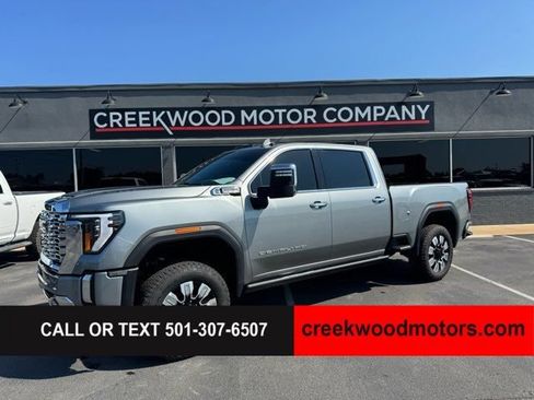 Used 2024 GMC Sierra 2500 Denali w/ Denali Reserve Package AWD/4WD image 1