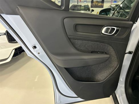 Certified 2025 Volvo XC40 B5 Core image 22