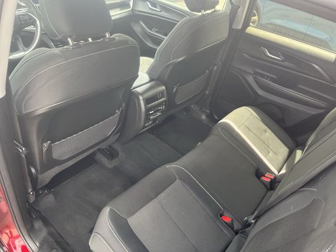 Used 2023 Jeep Grand Cherokee Laredo AWD/4WD image 18