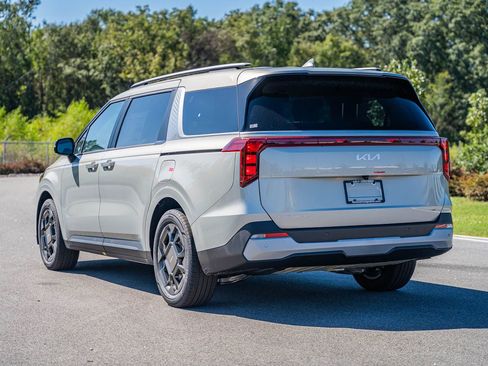 New 2026 Kia Carnival EX FWD image 3