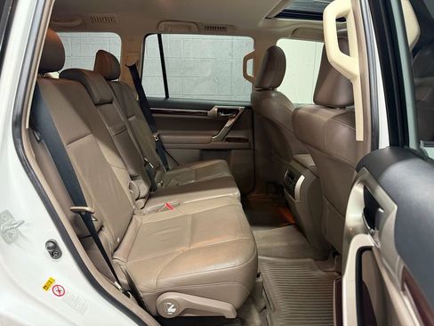 Used 2016 Lexus GX 460 image 26