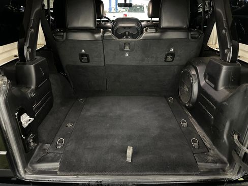 Used 2020 Jeep Wrangler Unlimited Sahara image 18