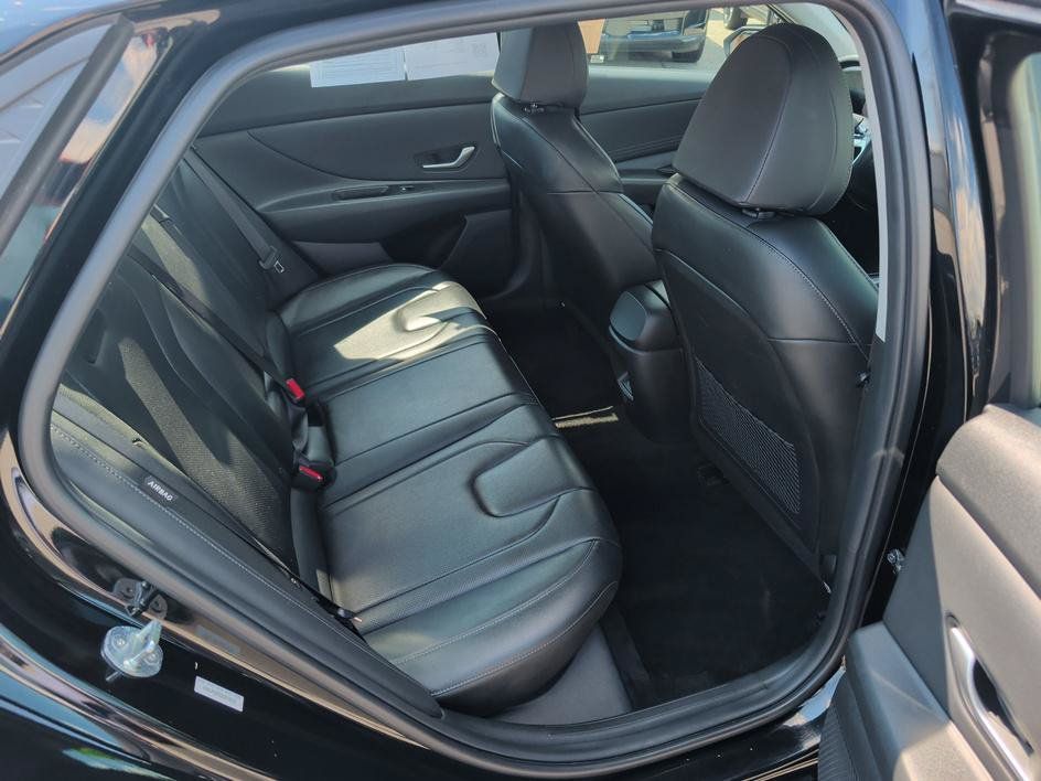 Used 2025 Hyundai Elantra Limited FWD image 13