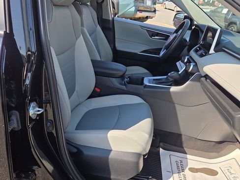 Used 2023 Toyota RAV4 XLE Premium image 15