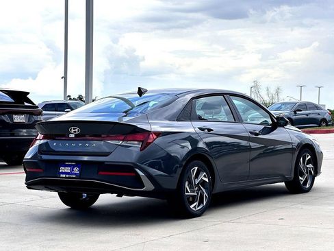 Used 2025 Hyundai Elantra Sport w/ Cargo Package FWD image 8