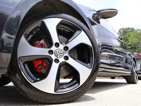 Used 2017 Volkswagen Golf 4-Door FWD image 24