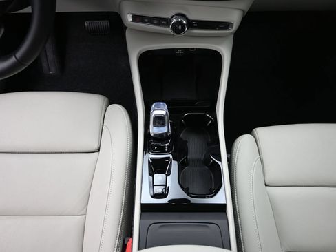 Used 2026 Volvo XC40 B5 Plus AWD/4WD image 16