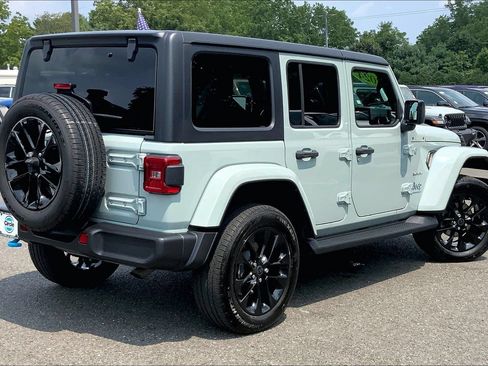 Used 2024 Jeep Wrangler Unlimited Sahara w/ Technology Group AWD/4WD image 11