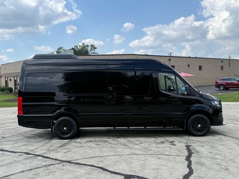 Used 2024 Mercedes-Benz Sprinter 2500 image 7