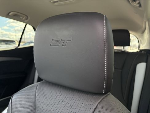 Used 2024 Buick Envision Sport Touring image 23