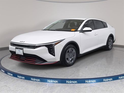 Used 2025 Kia K4 LX image 1