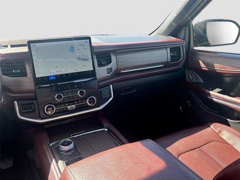 Used 2023 Ford Expedition Limited image 27
