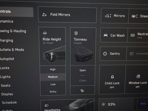 Used 2025 Tesla Cybertruck AWD Crew Cab image 31