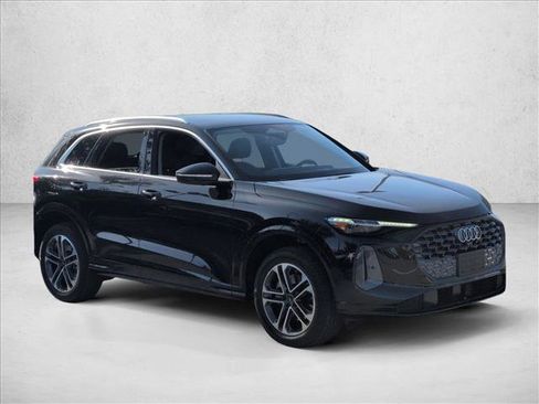 Certified 2025 Audi Q5 Premium w/ Premium Plus AWD/4WD image 3