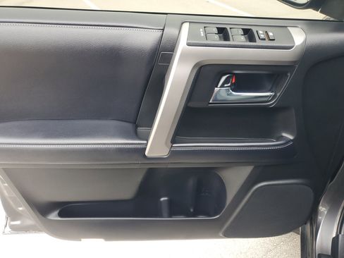 Used 2018 Toyota 4Runner 4WD image 18