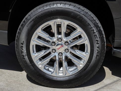 Used 2024 GMC Yukon XL SLT w/ SLT Luxury Package AWD/4WD image 11