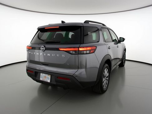Used 2025 Nissan Pathfinder SV image 9