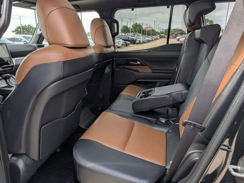 Used 2025 Lexus GX 550 w/ Accessory Package (2T) AWD/4WD image 31