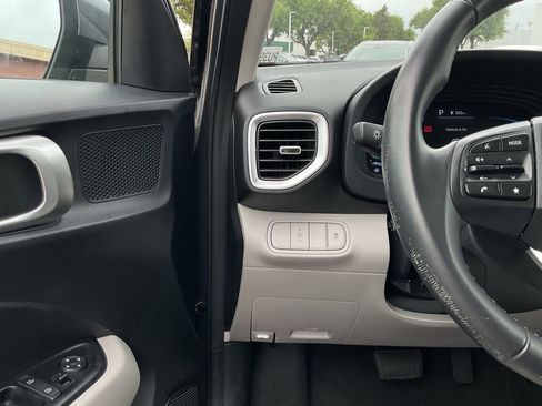 Used 2025 Hyundai Venue SEL image 27