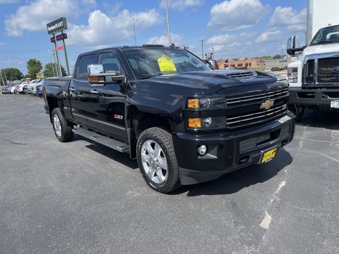 Used 2019 Chevrolet Silverado 2500 LTZ w/ Duramax Plus Package AWD/4WD image 2