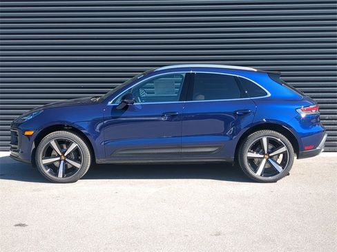 New 2026 Porsche Macan Base image 2