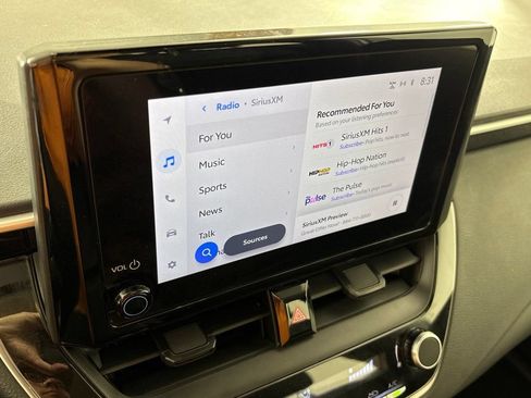 Used 2025 Toyota Corolla LE FWD image 28