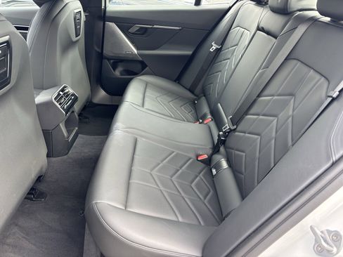 Used 2025 BMW 530i xDrive image 21