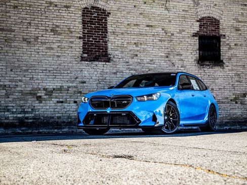 New 2026 BMW M5 Touring AWD/4WD image 3