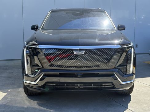 Used 2026 Cadillac Vistiq Luxury AWD/4WD image 3