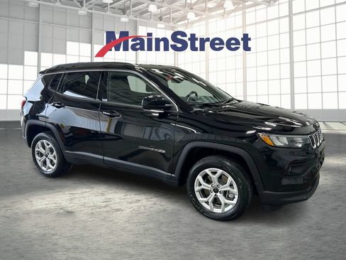 Used 2025 Jeep Compass Latitude w/ Convenience Group AWD/4WD image 7
