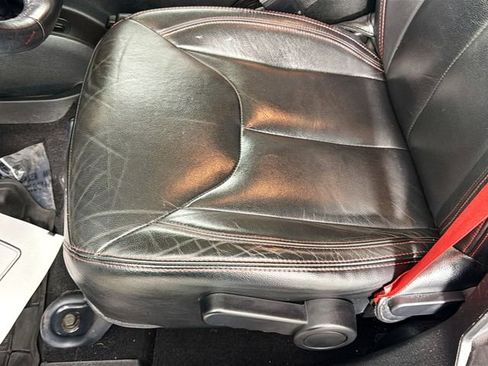 Used 2018 Jeep Wrangler Unlimited Rubicon w/ Connectivity Group image 18