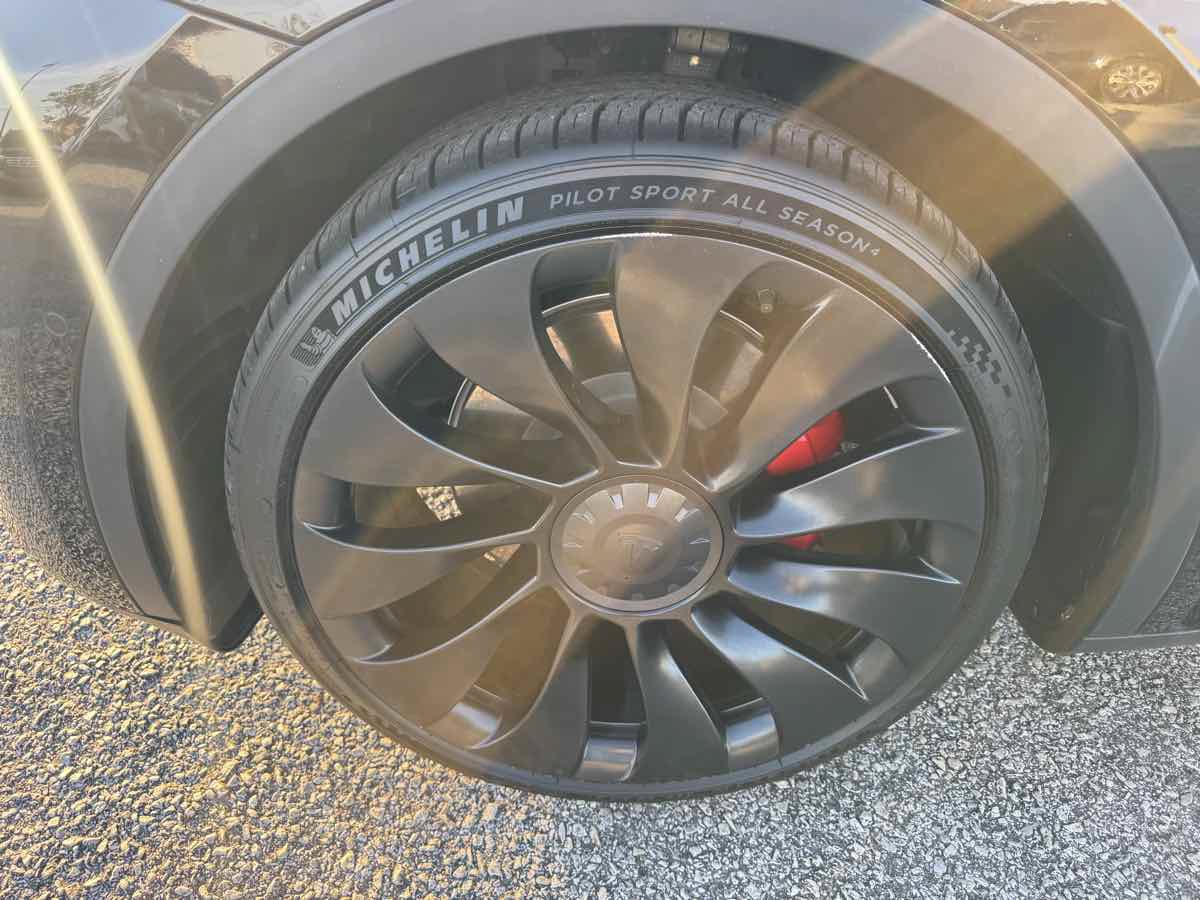 Used 2022 Tesla Model Y Performance AWD/4WD image 25