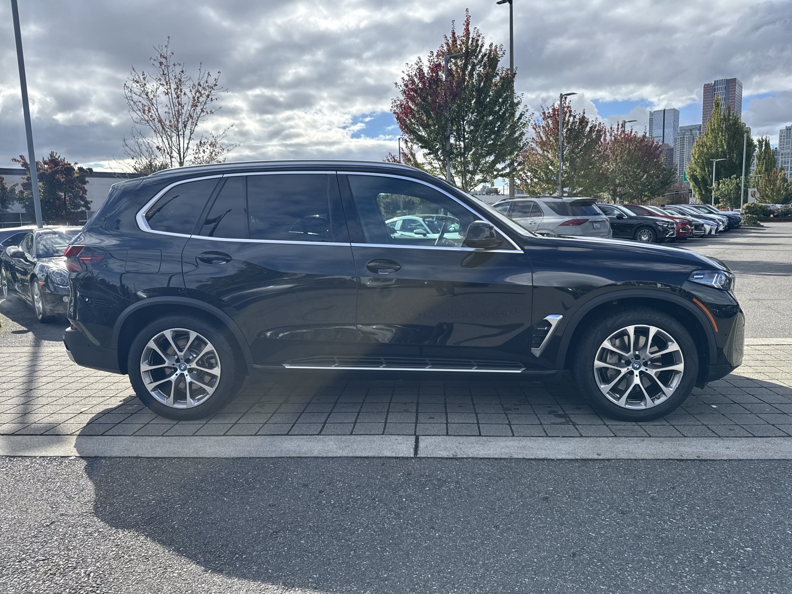 Used 2024 BMW X5 xDrive50e w/ Executive Package AWD/4WD image 4