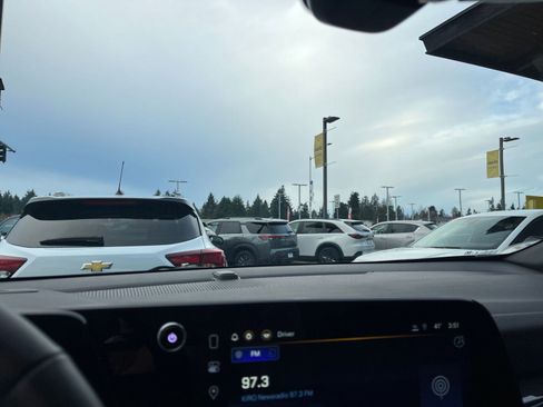 Used 2025 Chevrolet Equinox LT image 17