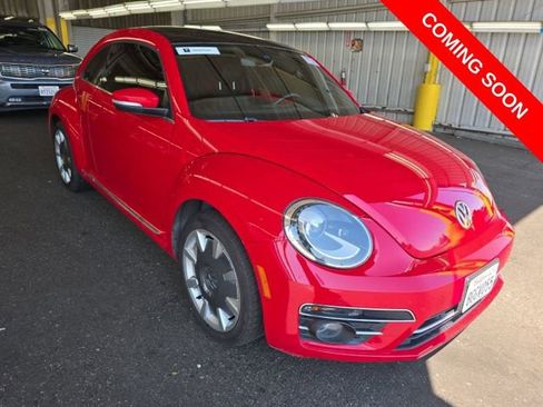 Used 2018 Volkswagen Beetle 2.0T SE w/ SE Premium Package image 4