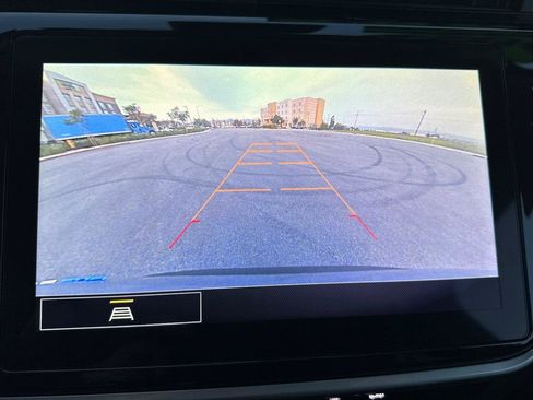 Used 2022 Chevrolet Bolt EUV LT w/ Convenience Package image 25